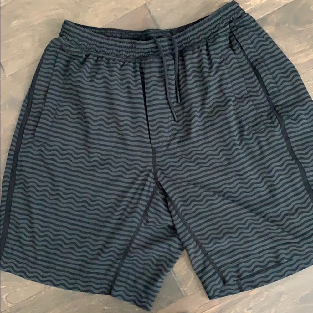 Lululemon 9” pacebreaker lined shorts